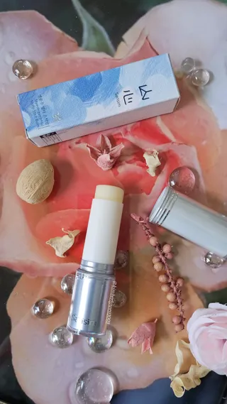 산심 명연수 멀티 스틱 밤 0.38oz 수분 스틱 집중 주름 케어 — 3.5점을 준 리뷰어가 2023년 4월 올린 사용 사진