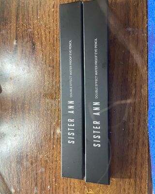 씨스터앤 시스터앤 더블이펙트 워터프루프 아이펜슬_미국 — 5점을 준 리뷰어가 2022년 4월 올린 사용 사진