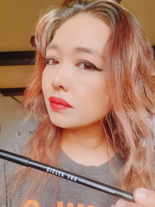 씨스터앤 시스터앤 더블이펙트 워터프루프 아이펜슬_미국 — 5점을 준 리뷰어가 2022년 4월 올린 사용 사진