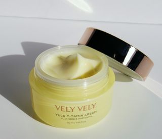 VELY VELY Yuja C-tamin Cream — 3.5점을 준 리뷰어가 2021년 5월 올린 사용 사진