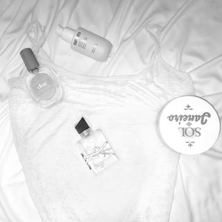 noflik 민소매 스트랩 블라우스-Dressy Tops Summer Spaghetti Strap Tank Tops — 5점을 준 리뷰어가 2021년 8월 올린 사용 사진
