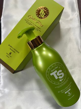 ゴールドプラスセット(シャンプー500g x 1ea/トリートメント500ml X 1ea) — 4점을 준 리뷰어가 2023년 3월 올린 사용 사진