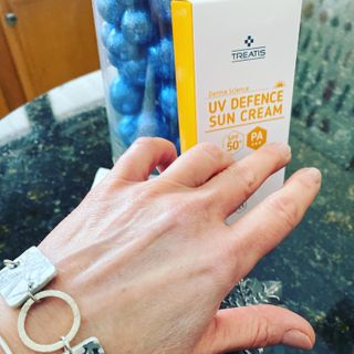 트리티스 US [TREATIS] UV Defence Sun Cream PA+++ / SPF50+ — 4.5점을 준 리뷰어가 2021년 2월 올린 사용 사진