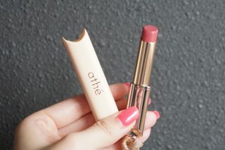 ATHE AUTHENTIC AIRY LIP BALM / 비건립밤 / 어센틱립밤 / 에어리립밤 (수정 요청) — 3.5점을 준 리뷰어가 2022년 8월 올린 사용 사진
