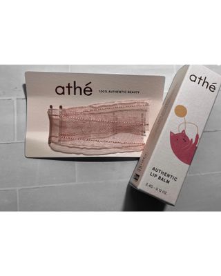 ATHE AUTHENTIC AIRY LIP BALM / 비건립밤 / 어센틱립밤 / 에어리립밤 (수정 요청) — 5점을 준 리뷰어가 2022년 8월 올린 사용 사진