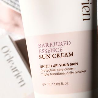 오클리앙 Oclearien Barriered Essence Sun Cream — 4.5점을 준 리뷰어가 2023년 2월 올린 사용 사진