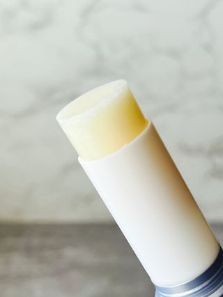 산심 명연수 멀티 스틱 밤 0.38oz 수분 스틱 집중 주름 케어 — 5점을 준 리뷰어가 2022년 12월 올린 사용 사진
