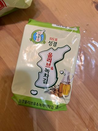SUNG GYUNG Olive & Green Tea Seaweed Snack Pack of 16 — 5점을 준 리뷰어가 2024년 1월 올린 사용 사진