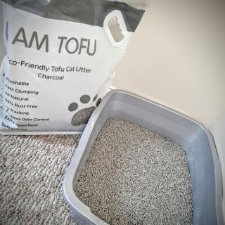 카미스쥬 KAMY 's ZOO I AM TOFU 프리미엄 천연 두부 고양이 쓰레기 숯 10LB — 4점을 준 리뷰어가 2021년 3월 올린 사용 사진