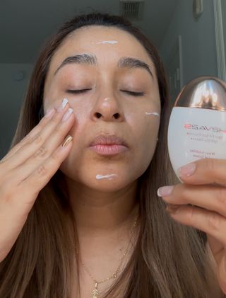 H2VA25 Skin Fit Sun Essence SPF50+ PA++++ 50ml / 1.69 FL.oz Moisturizing Sunblock Sunscreen K-Beauty — 5점을 준 리뷰어가 2024년 10월 올린 사용 사진