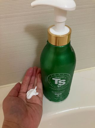 ゴールドプラスセット(シャンプー500g x 1ea/トリートメント500ml X 1ea) — 5점을 준 리뷰어가 2023년 3월 올린 사용 사진
