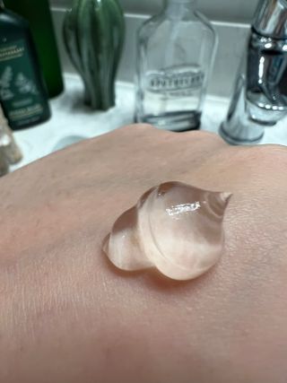 라비엘 RAVIEL 딥 씨 워터 퓨어 바이탈 수딩 젤 5.1 fl oz (150ml) 페이스 &amp; 바디, 쿨링 효과 — 5점을 준 리뷰어가 2022년 10월 올린 사용 사진