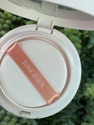 TONEfitSUN 쿠션 12g 비건 톤업 선쿠션 한국산 SPF 50+/ PA++++ — 5점을 준 리뷰어가 2023년 2월 올린 사용 사진