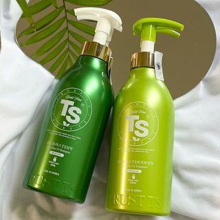 ゴールドプラスセット(シャンプー500g x 1ea/トリートメント500ml X 1ea) — 4점을 준 리뷰어가 2023년 3월 올린 사용 사진