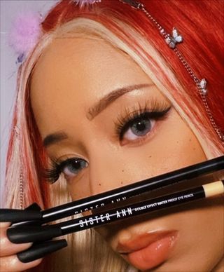 씨스터앤 시스터앤 더블이펙트 워터프루프 아이펜슬_미국 — 5점을 준 리뷰어가 2022년 4월 올린 사용 사진