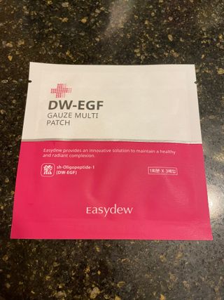 이지듀 DW-EGF 멀티 페이셜 시트 마스크 - 0.53 FL OZ 4EA — 5점을 준 리뷰어가 2021년 8월 올린 사용 사진