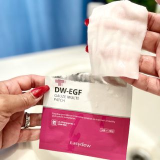 이지듀 DW-EGF 멀티 페이셜 시트 마스크 - 0.53 FL OZ 4EA — 5점을 준 리뷰어가 2021년 8월 올린 사용 사진