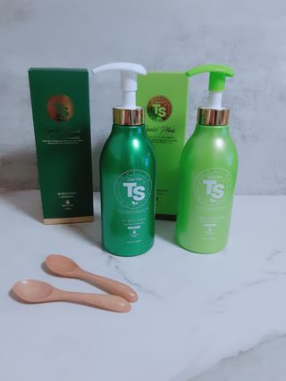 ゴールドプラスセット(シャンプー500g x 1ea/トリートメント500ml X 1ea) — 4점을 준 리뷰어가 2023년 3월 올린 사용 사진