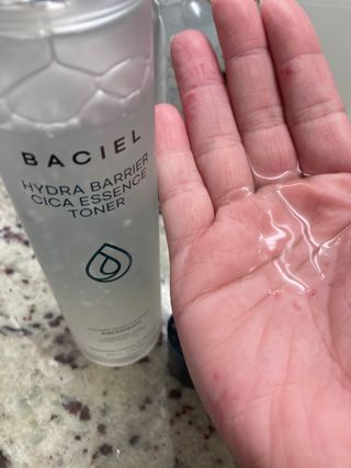 바시엘 BACIEL 바시엘 하이드라 베리어 시카 에센스 토너 — 5점을 준 리뷰어가 2021년 9월 올린 사용 사진