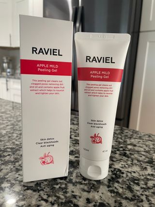 라비엘 모든 피부를 위한 RAVIEL 애플 마일드 필링 젤, 4.1 fl oz, 깊고 부드러운 각질 제거 — 5점을 준 리뷰어가 2022년 8월 올린 사용 사진