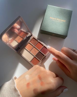 하트퍼센트 Heart Percent Dote on Mood Eye Palette VERMILION FACET — 5점을 준 리뷰어가 2021년 11월 올린 사용 사진