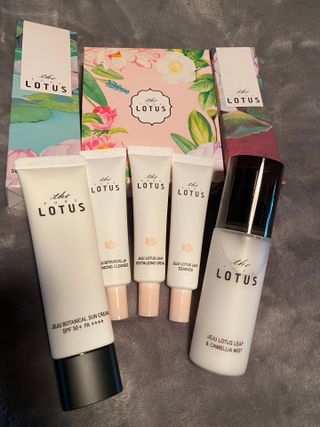더 퓨어 로터스 제주 식물 선크림 / 제주 연잎 &amp; 동백 미스트 / 순수한 연꽃 어메니티 세트 — 5점을 준 리뷰어가 2022년 7월 올린 사용 사진