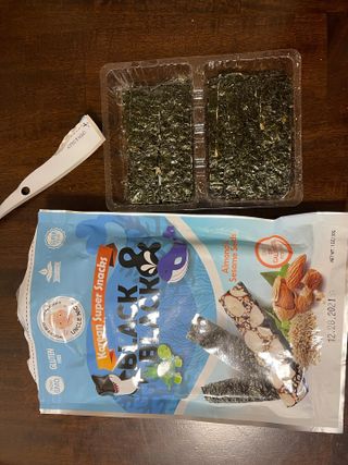 UNCLE NICK 한국 슈퍼 스낵 블랙 &amp; 블랙 김 스낵 — 5점을 준 리뷰어가 2021년 11월 올린 사용 사진