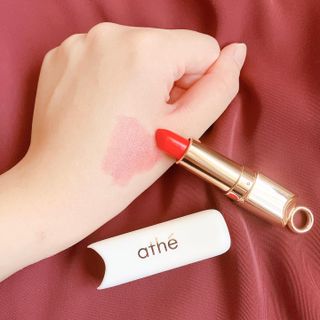 ATHE AUTHENTIC AIRY LIP BALM / 비건립밤 / 어센틱립밤 / 에어리립밤 (수정 요청) — 5점을 준 리뷰어가 2022년 7월 올린 사용 사진