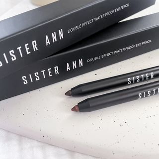 씨스터앤 시스터앤 더블이펙트 워터프루프 아이펜슬_미국 — 3.5점을 준 리뷰어가 2022년 4월 올린 사용 사진