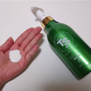 ゴールドプラスセット(シャンプー500g x 1ea/トリートメント500ml X 1ea) — 3점을 준 리뷰어가 2023년 4월 올린 사용 사진