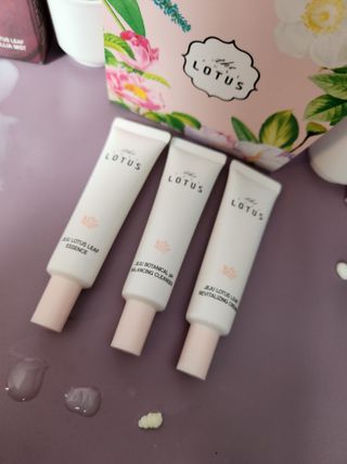 더 퓨어 로터스 제주 식물 선크림 / 제주 연잎 &amp; 동백 미스트 / 순수한 연꽃 어메니티 세트 — 5점을 준 리뷰어가 2022년 10월 올린 사용 사진