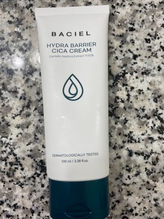 바시엘 BACIEL 바시엘 하이드라 베리어 시카 크림 — 3.5점을 준 리뷰어가 2021년 5월 올린 사용 사진