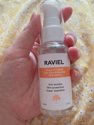 라비엘 멀티 비타민 다크 스팟 &amp; 블레미쉬 케어 페이스 세럼 모든 피부용 1.7 fl oz — 4점을 준 리뷰어가 2023년 2월 올린 사용 사진