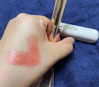 ATHE AUTHENTIC AIRY LIP BALM / 비건립밤 / 어센틱립밤 / 에어리립밤 (수정 요청) — 5점을 준 리뷰어가 2022년 8월 올린 사용 사진