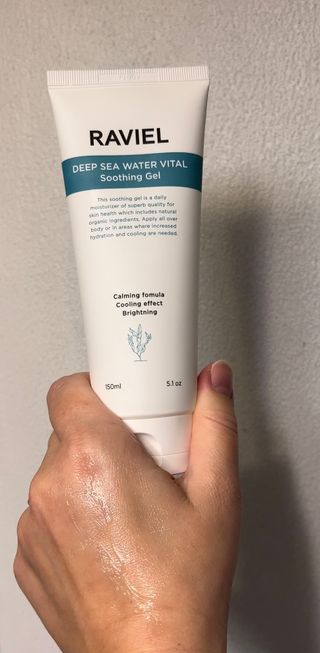 라비엘 RAVIEL 딥 씨 워터 퓨어 바이탈 수딩 젤 5.1 fl oz (150ml) 페이스 &amp; 바디, 쿨링 효과 — 5점을 준 리뷰어가 2022년 10월 올린 사용 사진