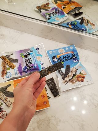 UNCLE NICK 한국 슈퍼 스낵 블랙 &amp; 블랙 김 스낵 — 5점을 준 리뷰어가 2021년 11월 올린 사용 사진